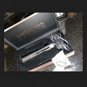 Kim Kardashian Hairstyling tool